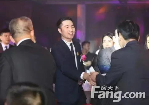 鸿荣源集团总裁壹方置业(深圳)有限公司董事长赖俊霖先生,鸿荣源集团