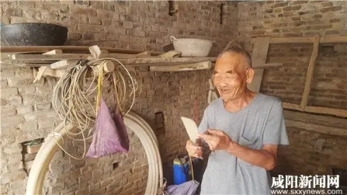 从上个世纪80年代末开始筹建,辛苦20多年的李老汉"住新房"的愿望很快
