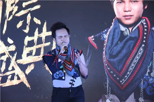 李维真登台演出