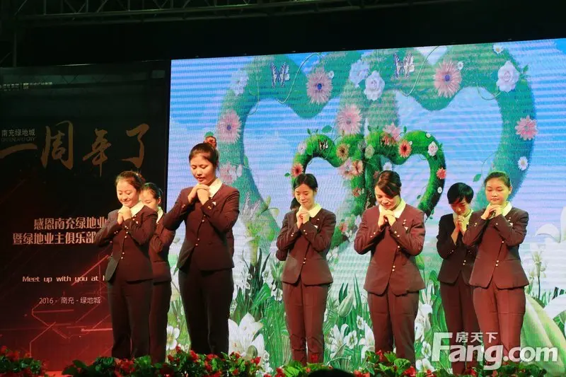 "感恩的心"手语表演