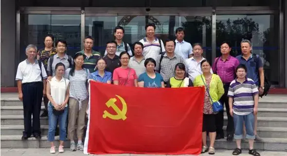 【第一书记】张俊民的一棵树,两条腿,三池水