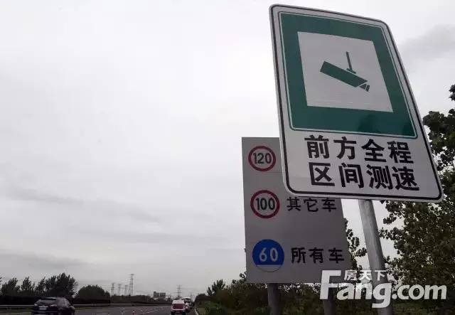 今天上午,不少媒体记者搭乘省高速交警总队的车辆前往练杭高速现场
