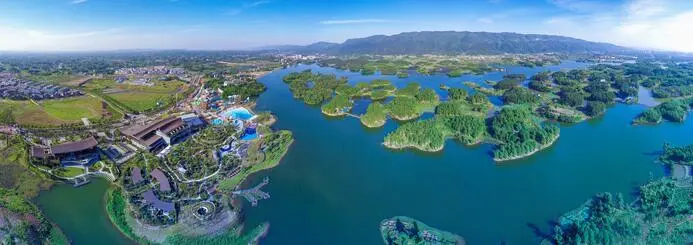 项目依托龙水湖景区的自然景观风貌,利用当地优势资源,此前推出了温泉