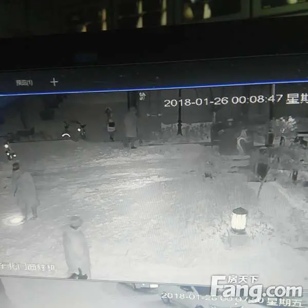 【兴合物业看不见的服务 】迎风扫冰除雪，愿您出行平安