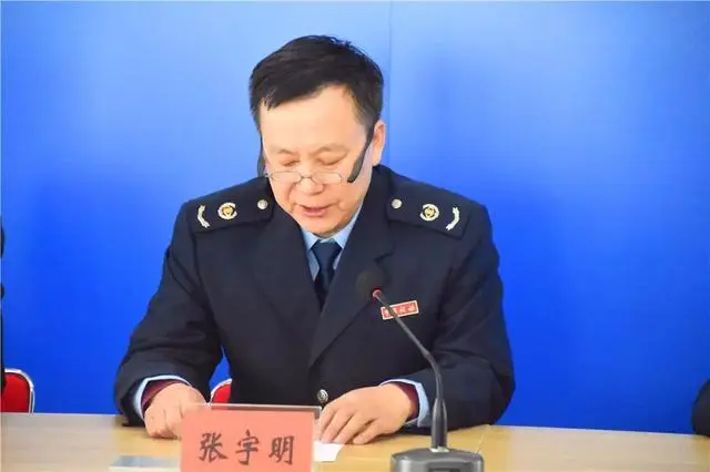 会上,市国税局副局长张宇明就我市税务系统推出的便民办税服务措施