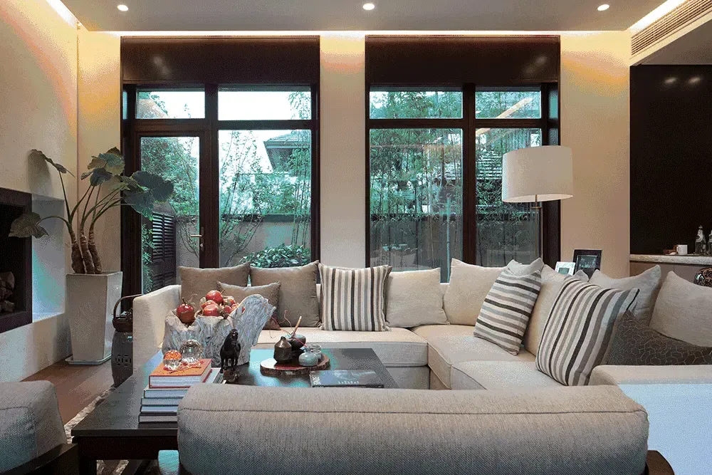 装修时老爸给客厅选了这款灯具,怎么看都俗气!后来只有换掉