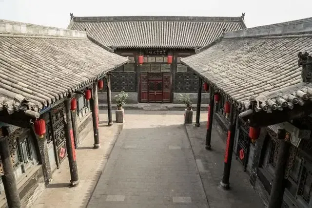 20年前他花100万买下有70间房子的明代大院