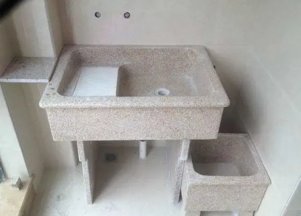 我们可以在池子表面铺上自己喜欢的瓷砖,或