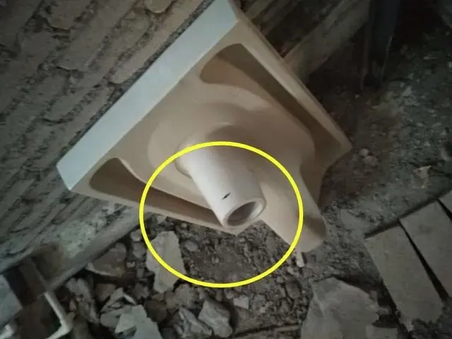 蹲便器出水口太长能不能切掉一部分老师傅这样说幸好我没做错