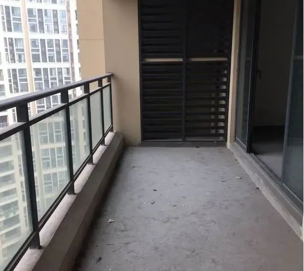 为增加面积改造设备平台幸好楼下邻居叫来物业差点把房子毁了